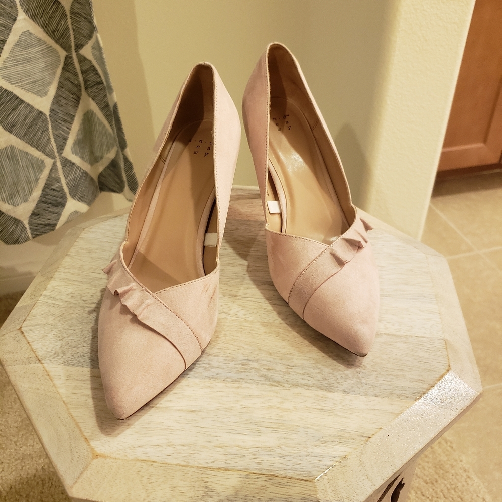 Heels - Picture 2 of 2
